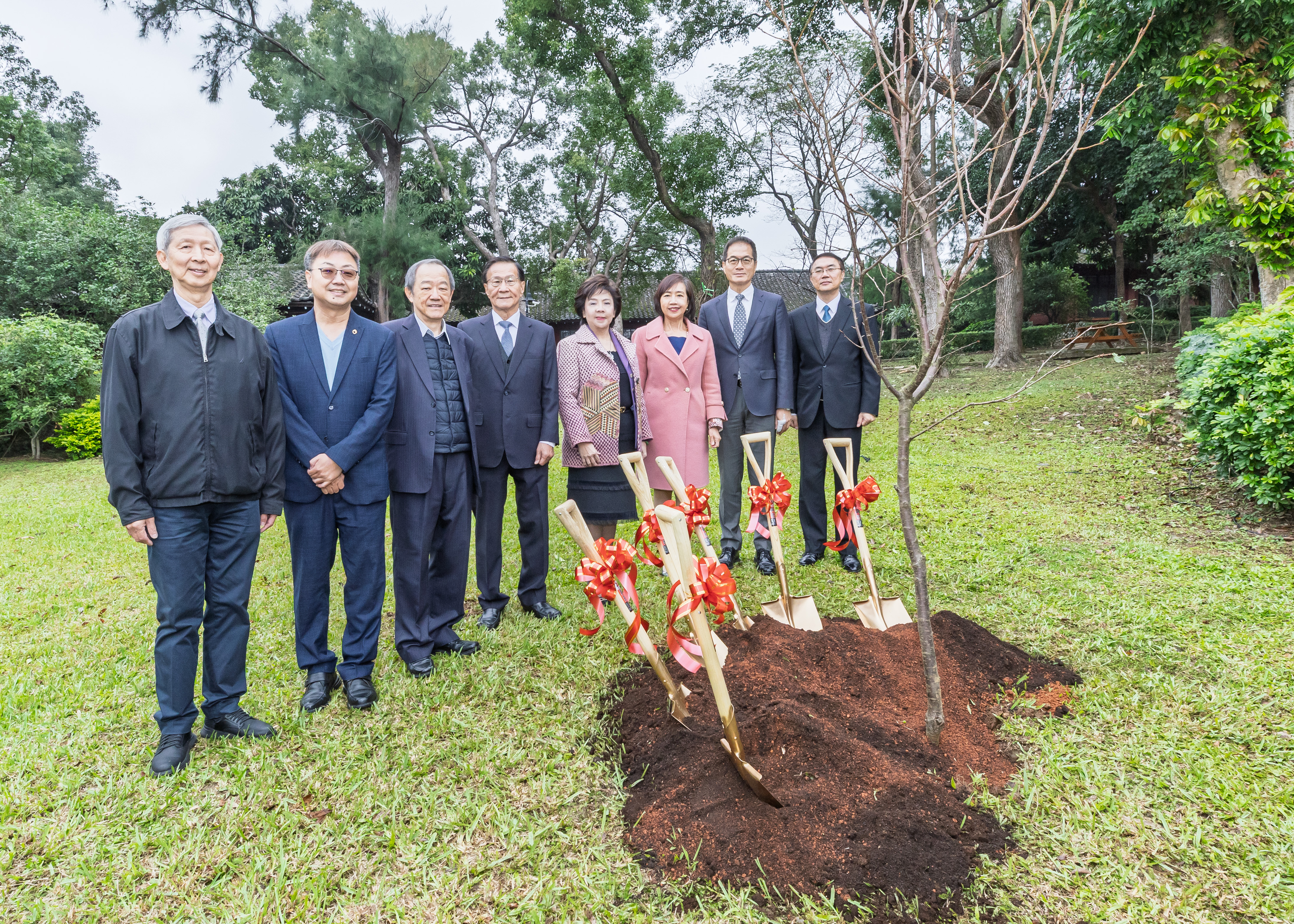 出席「淡江大學櫻花捐贈典禮」